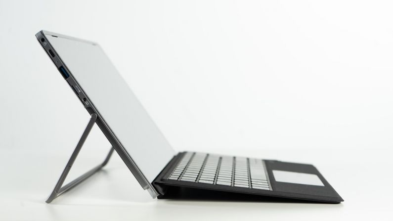 PC Cleaning - black laptop keyboard