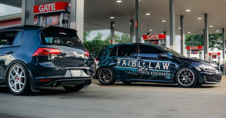 Rainmeter Customization - Volkswagen Cars at Gas Station