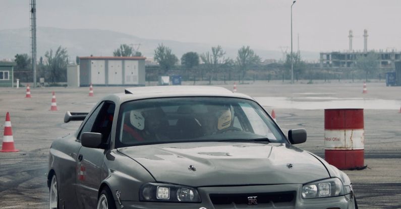 Custom Vs Prebuilt - Nissan Skyline in Drifting Competition
