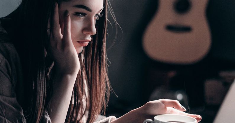 Streaming PC - Photo of Woman Lying on Bed While Using Laptop